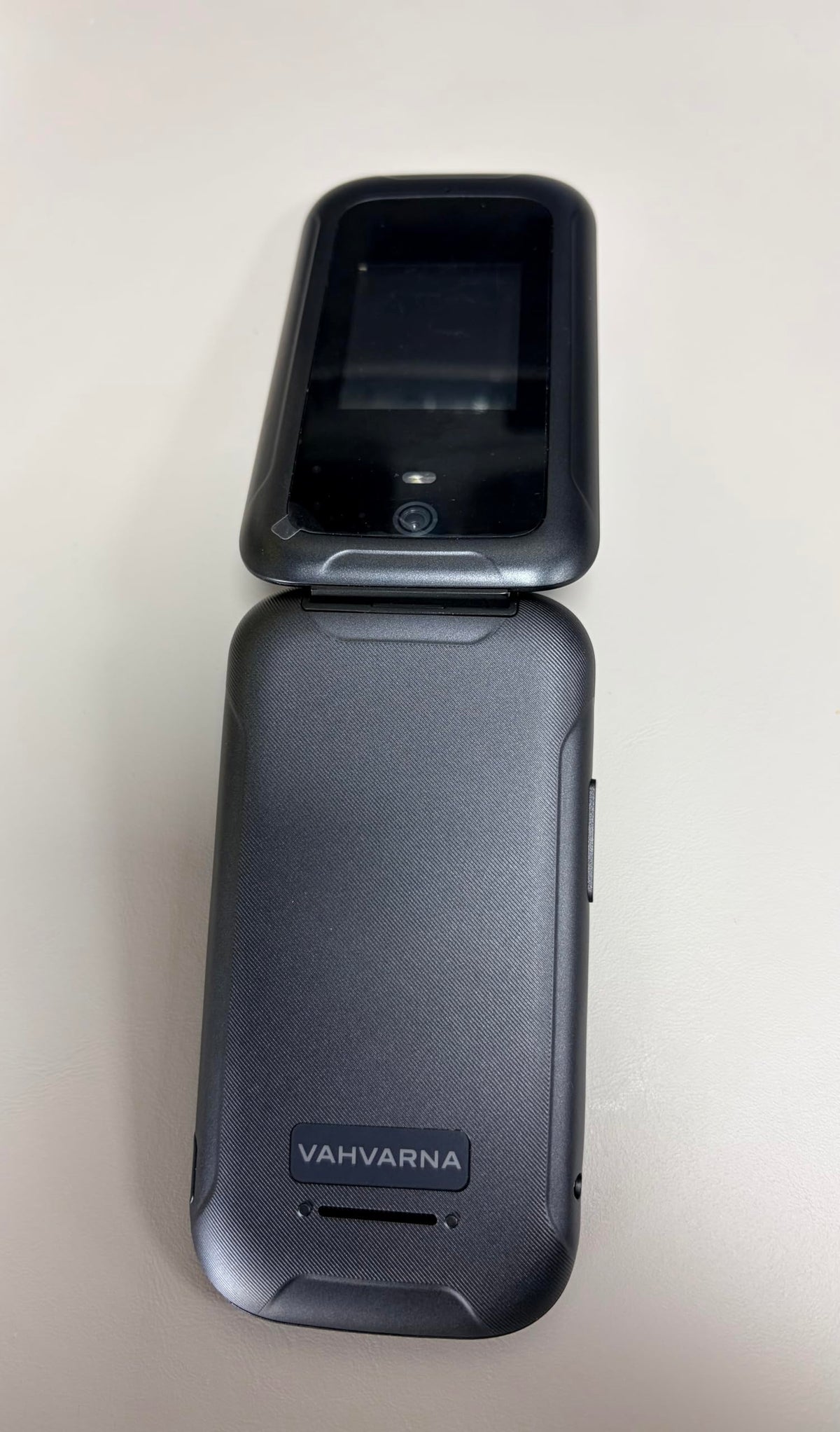 2.8" Dual Screen 4G LTE Flip Phone Y556